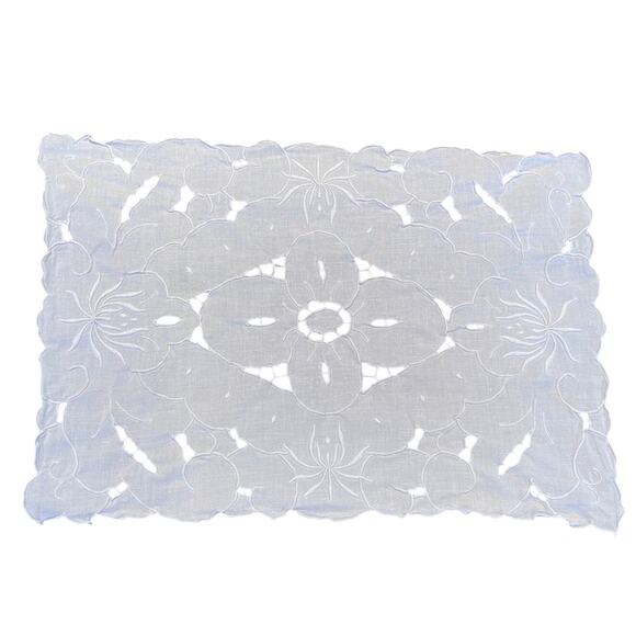 VTG Cotton White Embroidered Floral Eyelet Placemats, Scalloped Edge, Set of 4 - Picture 1 of 8